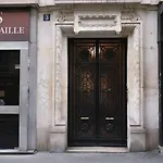 Sorbonne Notre Dame Joli Nid Calme Clair Type Cabine Pied Notre Dame